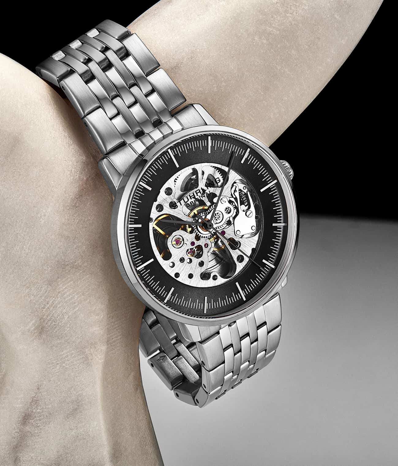 Black Dial / Silver Case / Silver Band